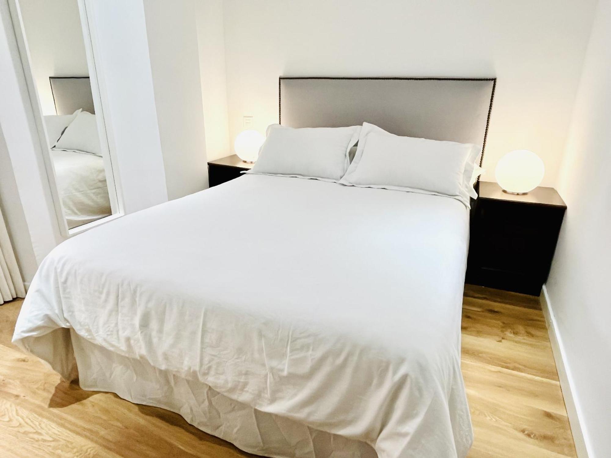 Dplace To Be - Exclusive Apartments In Historic Center Мадрид Номер фото