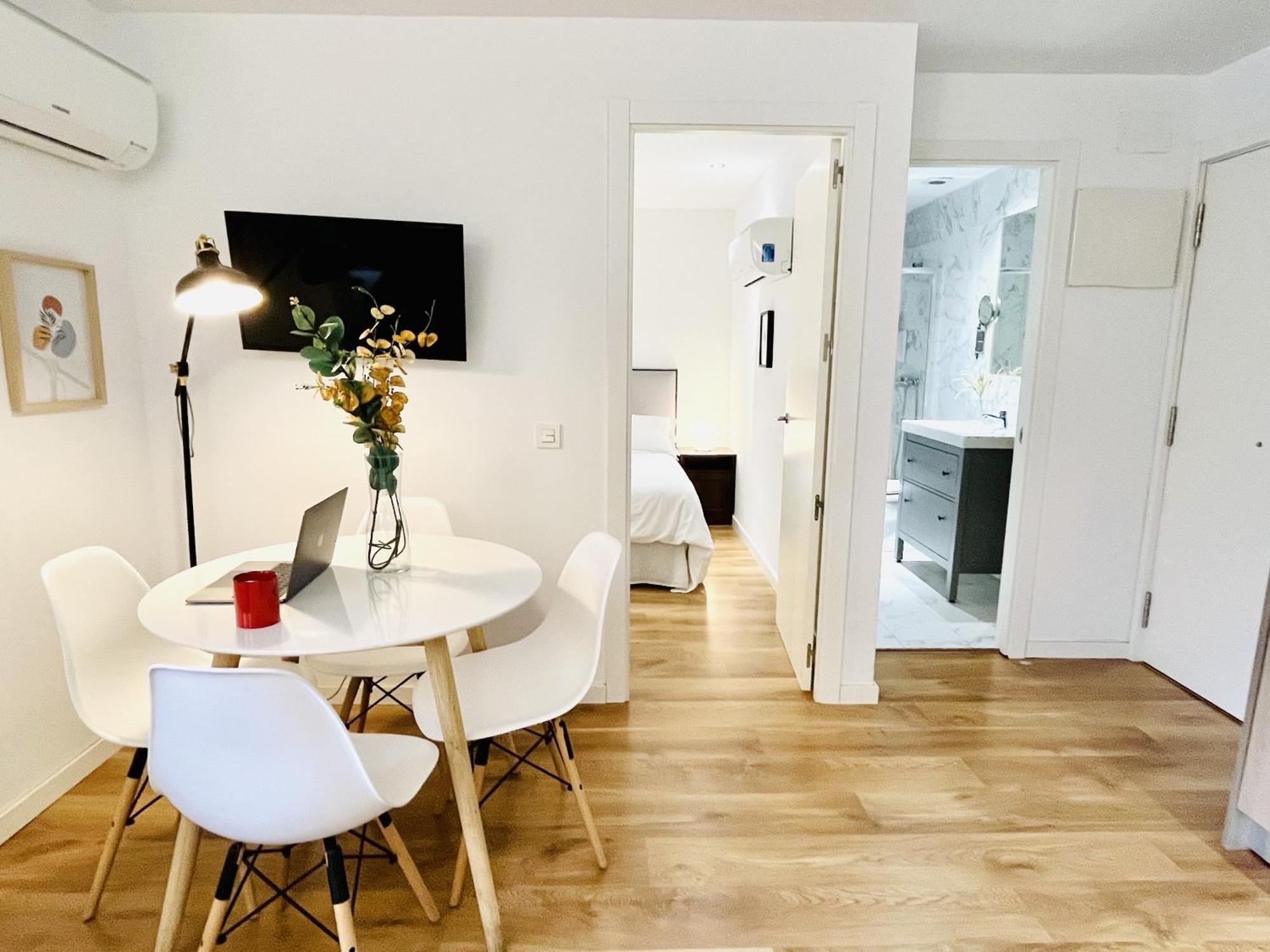 Dplace To Be - Exclusive Apartments In Historic Center Мадрид Номер фото